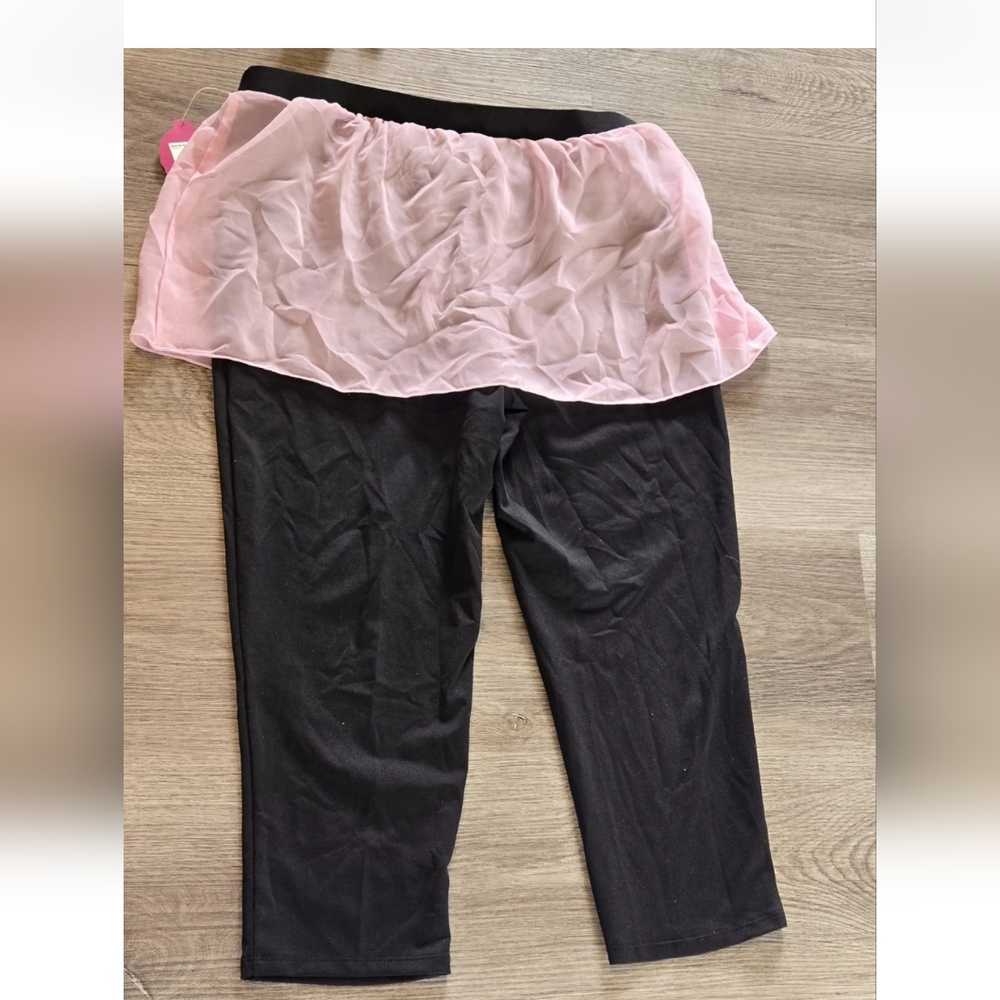 Kohl's Black and Pink Skeggings